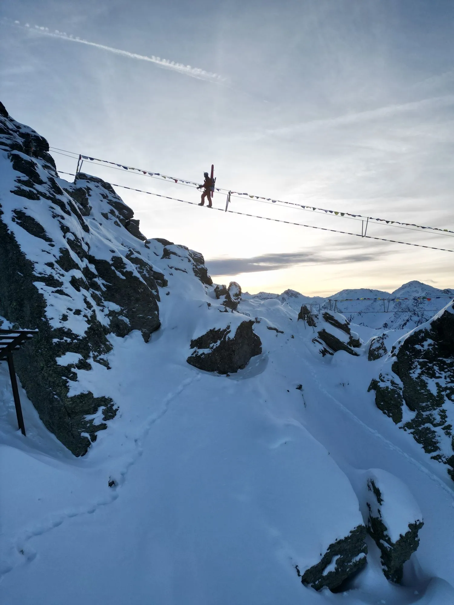 Drohnenaufnahme der Hängebrücke am neuen Winterklettersteig in Hochfügen